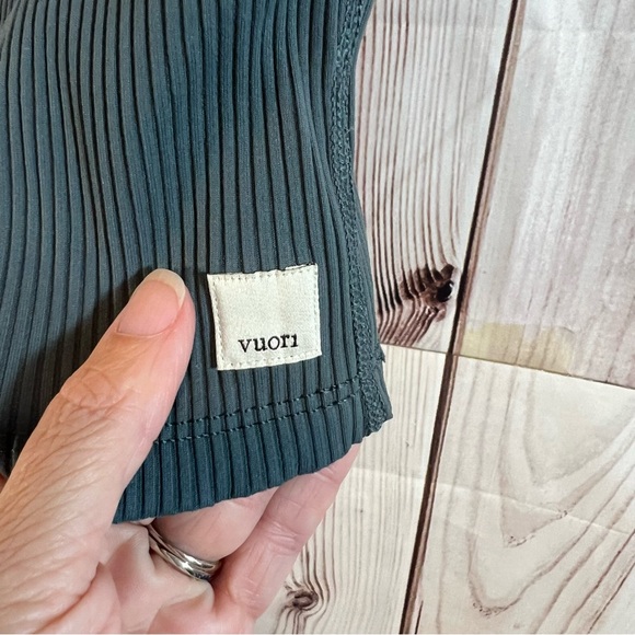 Vuori Ribbed Crop Top - Picture 4 of 7